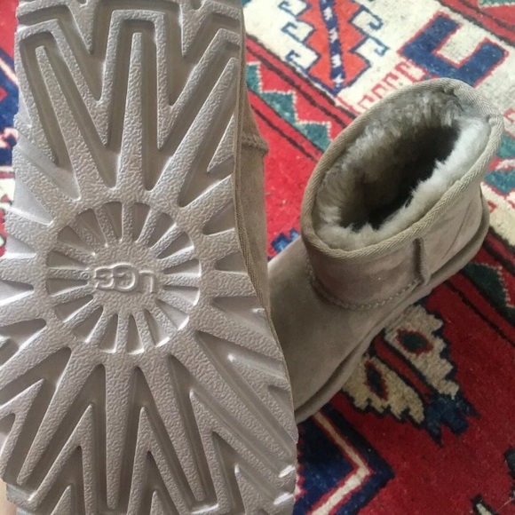 UGG Mini Boots (US 5.5/6 / EU 36) Brand New - Picture 3 of 5